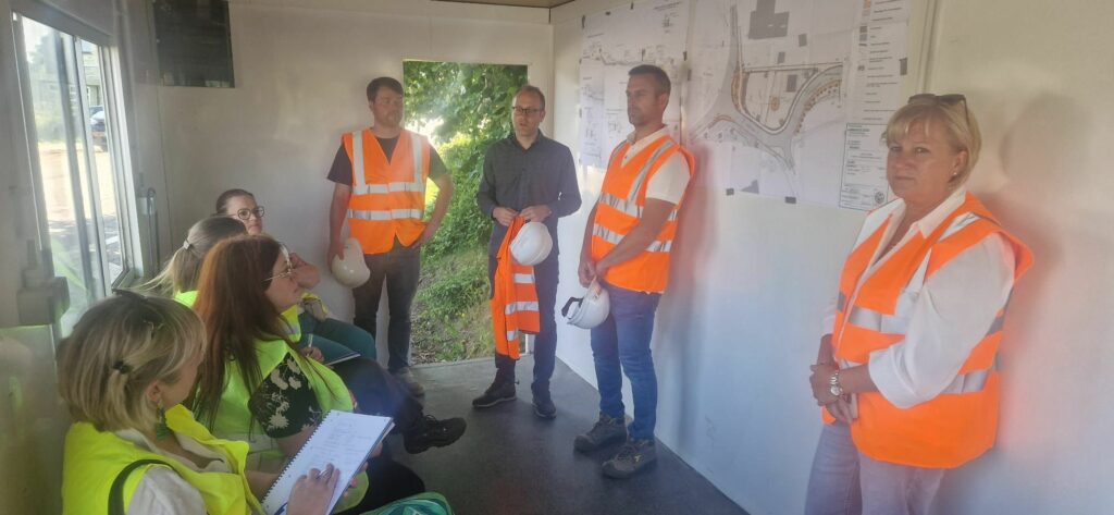 Photo de mobiwall qui a accueilli les conseillers et formateurs du Forem pour une immersion sur plusieurs chantiers en Wallonie